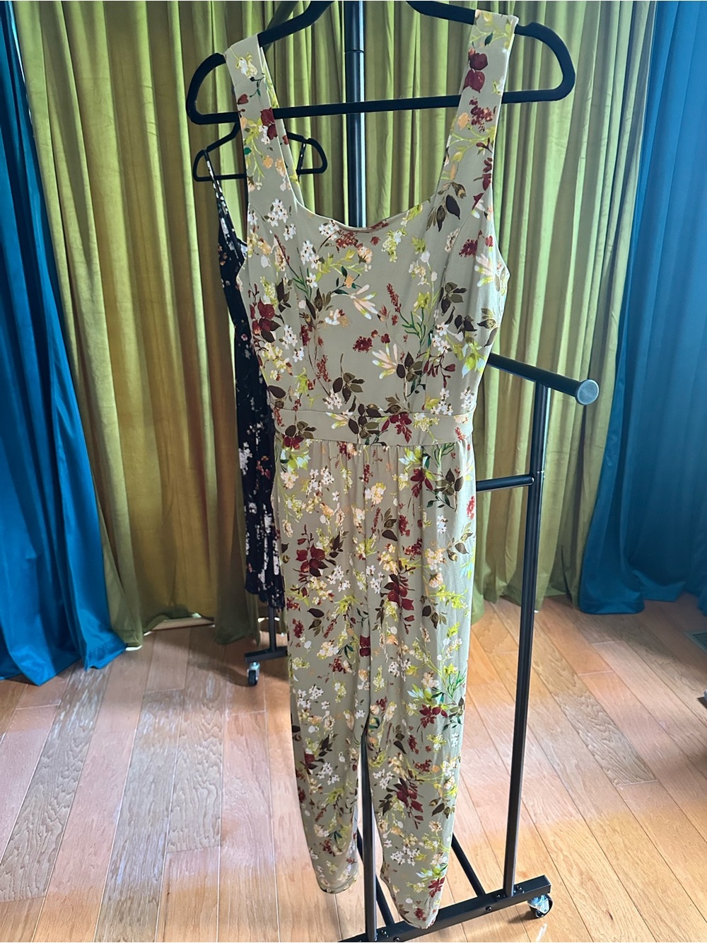 Kaileigh Sage Green Floral Jumpsuit Medium Sleeveless Wide Leg Stitches Fix